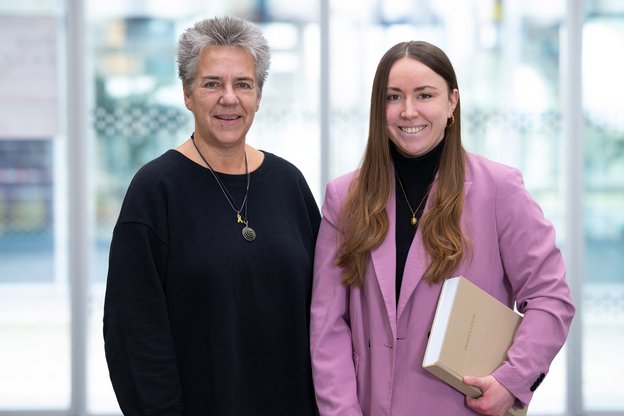 Portrait von Doktorandin Renée März mit ihrer Betreuerin Prof. Dr. Yvonne Haffner